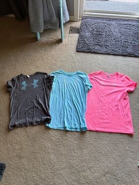 Under Armour women’s Logo Tee - Comfortable Active Shirt